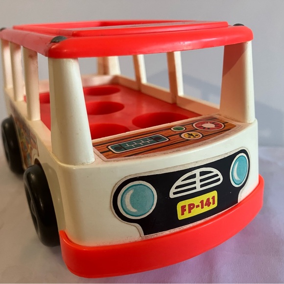 Vintage Fisher-Price mini bus with Family. - Picture 12 of 16